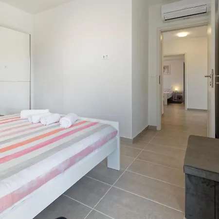 别墅 Kana By Rent Istria *